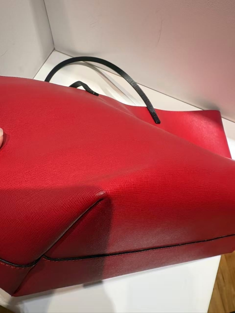 Red Leather Tote Bag with Eye Accent - Designer Style - Picture 4 of 5